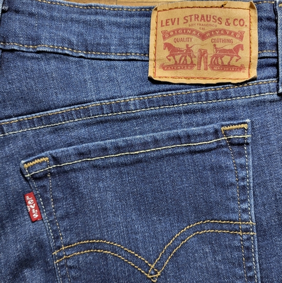 Levi's Women's Jeans Size 29 Blue Denim 711 Skinny Medium Wash 5-Pocket Design - Picture 5 of 12